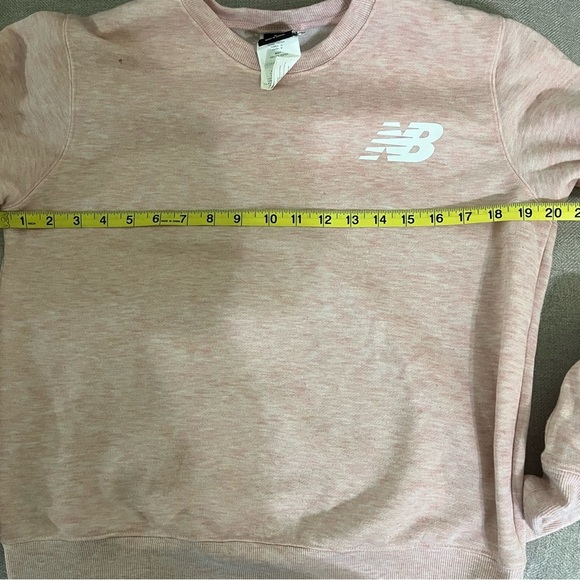 New Balance Women's Size Small Crew Neck Light Pink Heather Sweatshirt - Picture 8 of 9